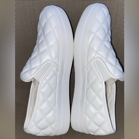 🥳HostPick🎉Soda Gently Used Women Sz-8 Quilted Diamond Stitched Bright White🤍 - Picture 2 of 16